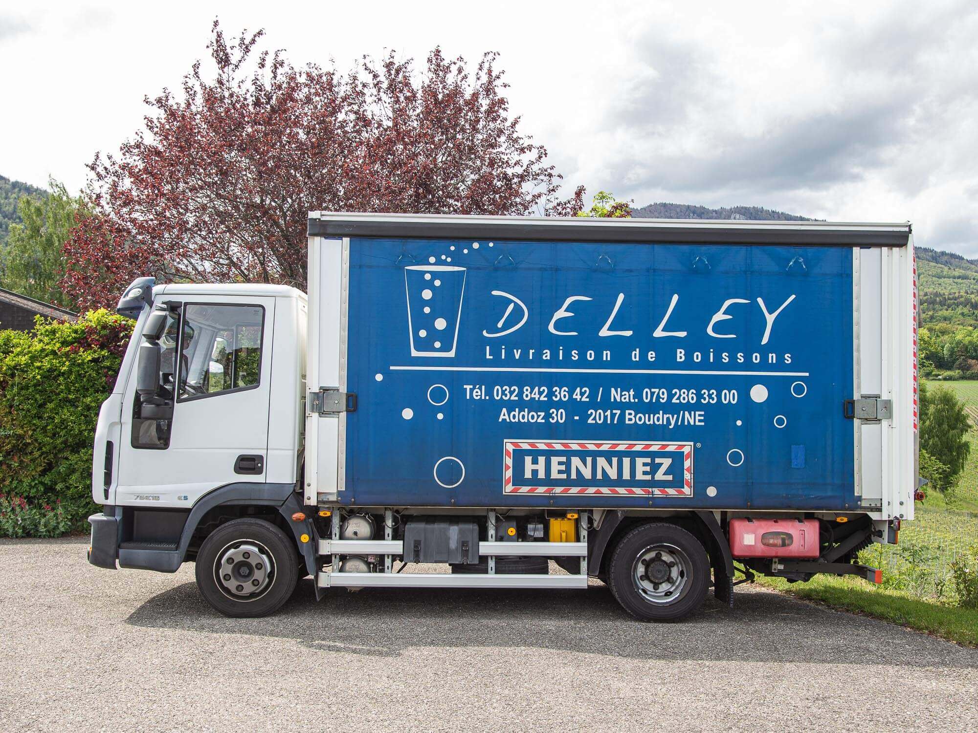 Photo d'un camion de transport de l'entreprise Delley Boissons