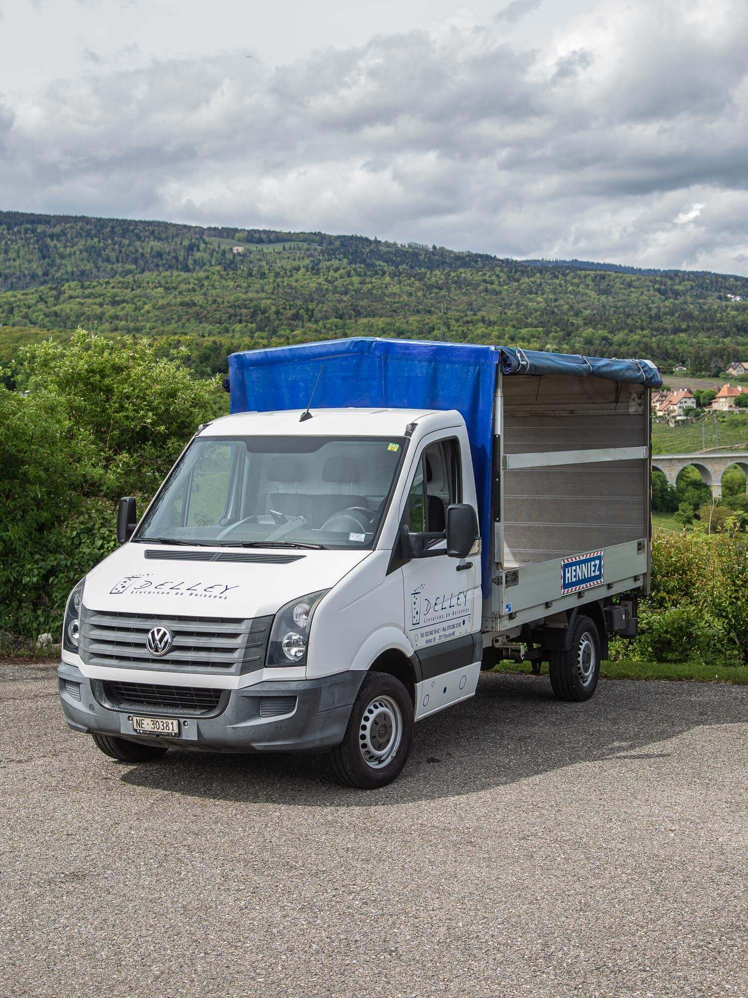 Photo d'un camion de transport de l'entreprise Delley Boissons