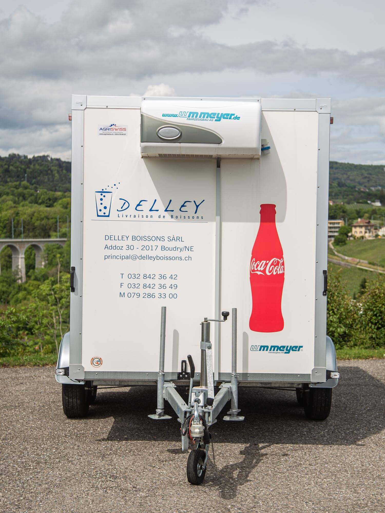 Photo d'une remorque frigorifique pour boissons de l'entreprise Delley Boissons