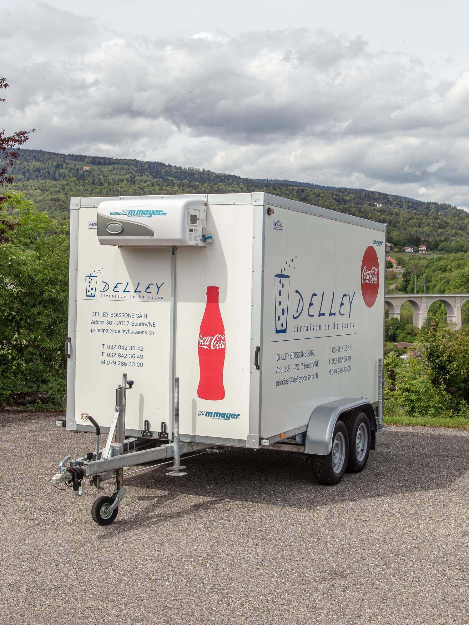 Photo d'une remorque frigorifique pour boissons de l'entreprise Delley Boissons